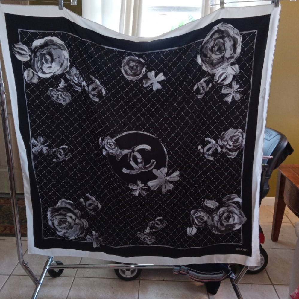 Extra large Chanel scarf